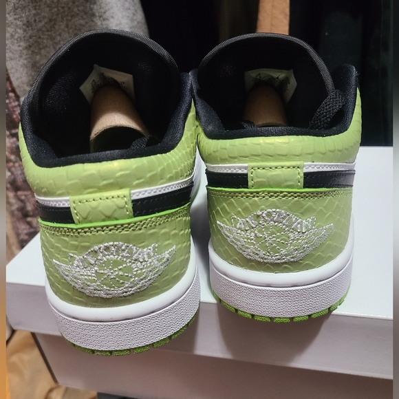 Air Jordan 1 Low Snakeskin - Picture 4 of 5